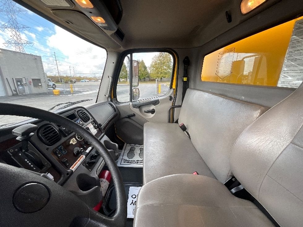 Medium Duty Box Truck-Light and Medium Duty Trucks-Freightliner-2020-M2-London-ON-331,203\n\t\tkm-$ 62,750 - Image 19