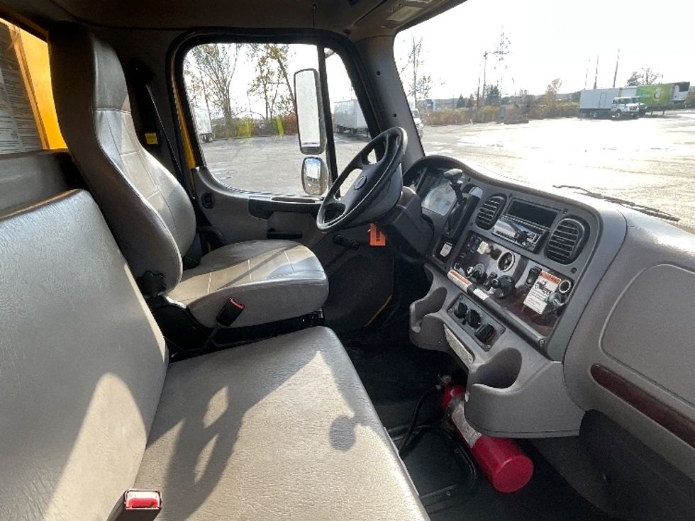 Medium Duty Box Truck-Light and Medium Duty Trucks-Freightliner-2020-M2-London-ON-331,203\n\t\tkm-$ 62,750 - Image 21