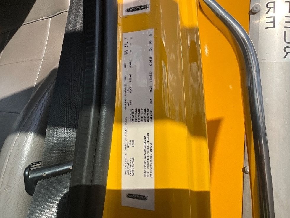 Medium Duty Box Truck-Light and Medium Duty Trucks-Freightliner-2020-M2-London-ON-331,203\n\t\tkm-$ 62,750 - Image 24