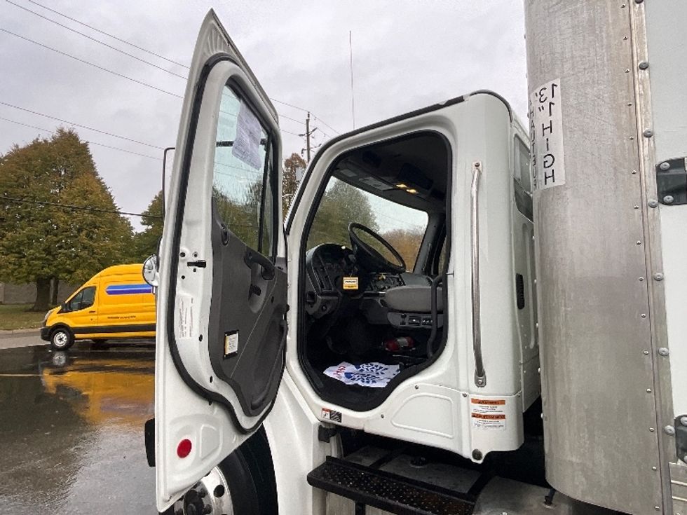 Medium Duty Box Truck-Light and Medium Duty Trucks-Freightliner-2020-M2-London-ON-340,613\n\t\tkm-$ 72,000 - Image 15