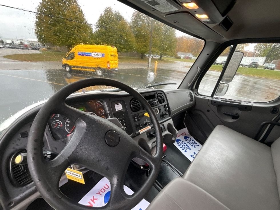 Medium Duty Box Truck-Light and Medium Duty Trucks-Freightliner-2020-M2-London-ON-340,613\n\t\tkm-$ 72,000 - Image 17