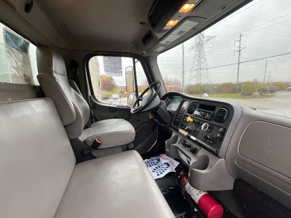 Medium Duty Box Truck-Light and Medium Duty Trucks-Freightliner-2020-M2-London-ON-340,613\n\t\tkm-$ 72,000 - Image 21