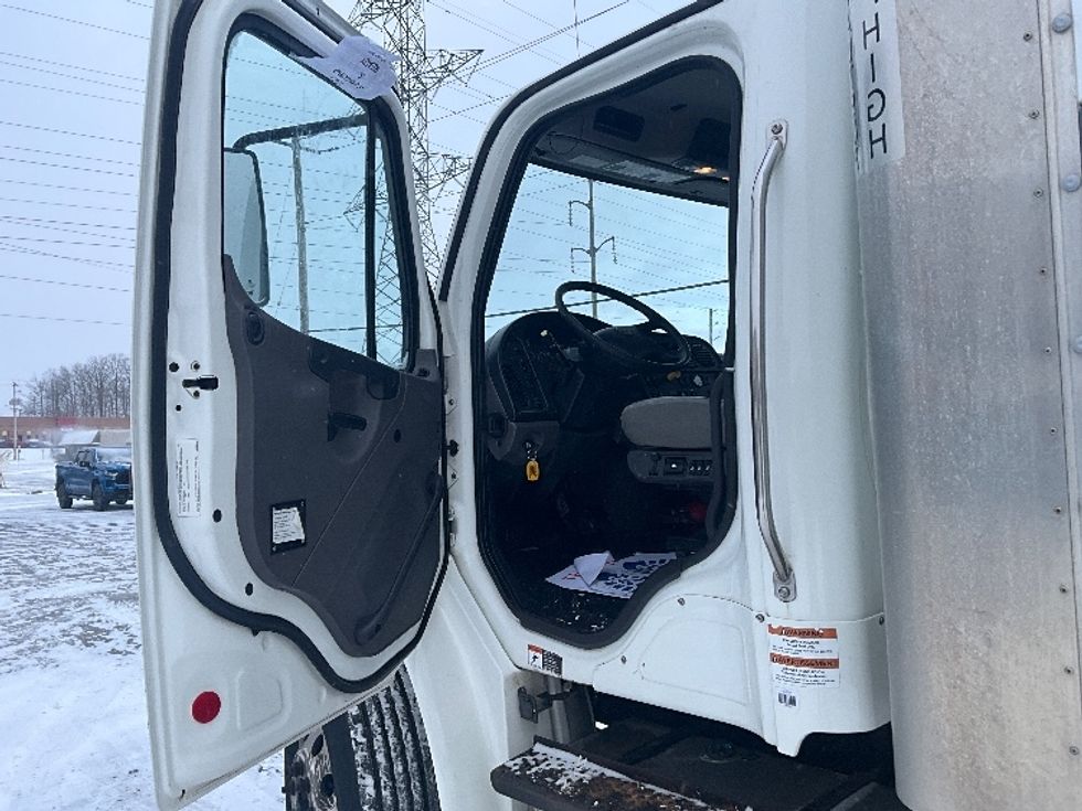 Medium Duty Box Truck-Light and Medium Duty Trucks-Freightliner-2020-M2-London-ON-435,217\n\t\tkm-$ 59,000 - Image 16