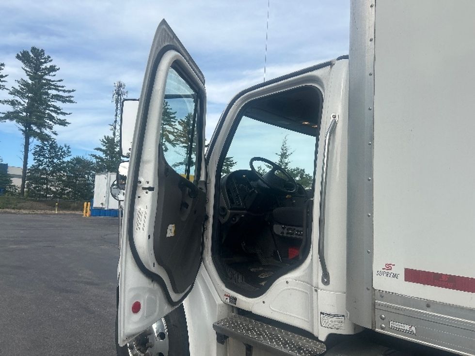 Medium Duty Box Truck-Light and Medium Duty Trucks-Freightliner-2020-M2-Londonderry-NH-103,141\n\t\tmiles-$ 51,000 - Image 16