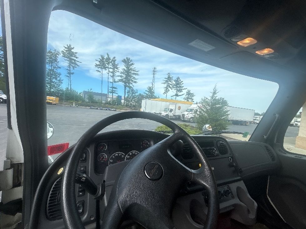 Medium Duty Box Truck-Light and Medium Duty Trucks-Freightliner-2020-M2-Londonderry-NH-103,141\n\t\tmiles-$ 51,000 - Image 18