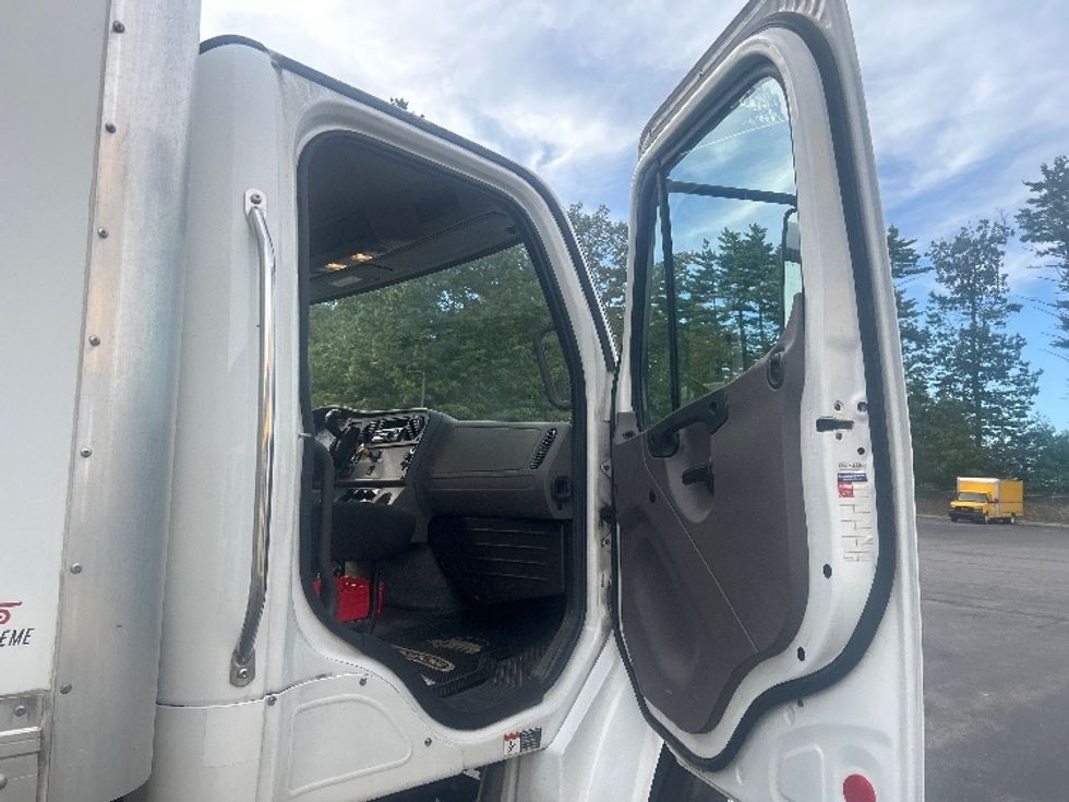 Medium Duty Box Truck-Light and Medium Duty Trucks-Freightliner-2020-M2-Londonderry-NH-103,141\n\t\tmiles-$ 51,000 - Image 20