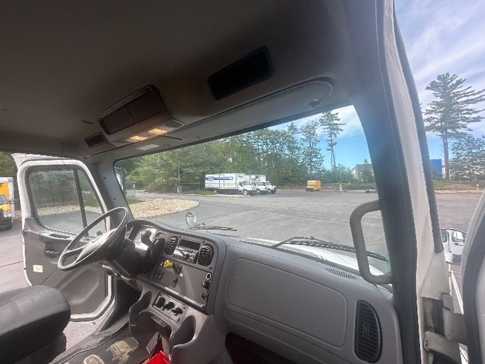 Medium Duty Box Truck-Light and Medium Duty Trucks-Freightliner-2020-M2-Londonderry-NH-103,141\n\t\tmiles-$ 51,000 - Image 21