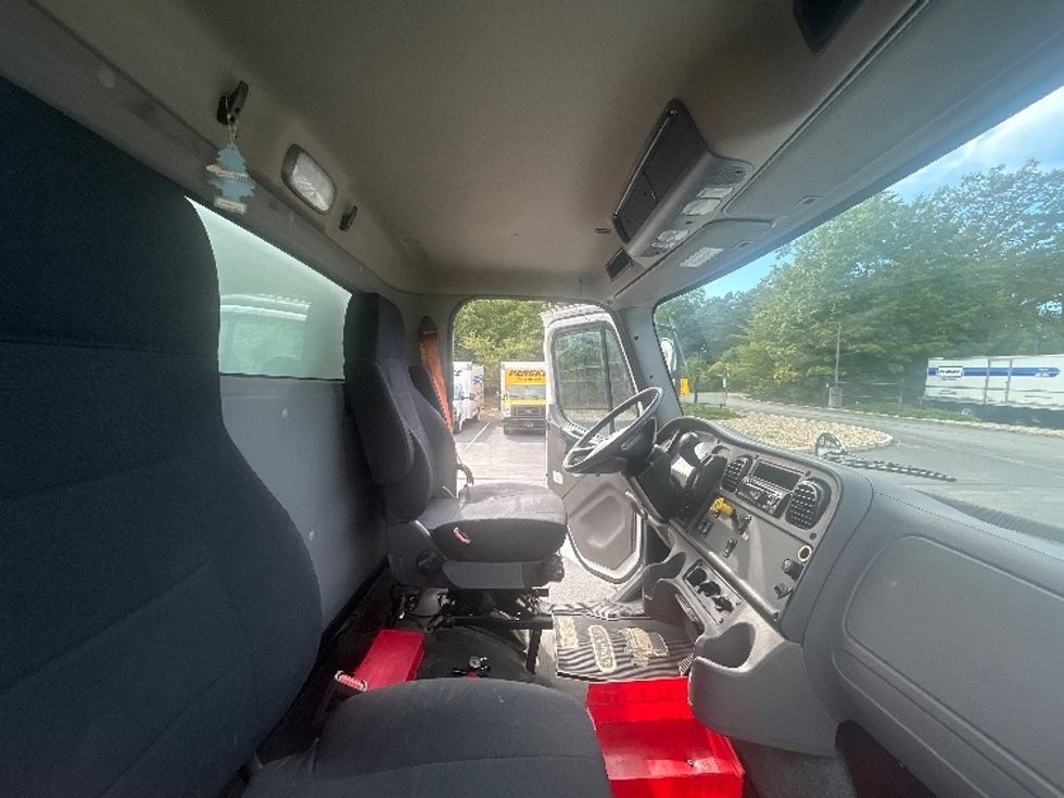 Medium Duty Box Truck-Light and Medium Duty Trucks-Freightliner-2020-M2-Londonderry-NH-103,141\n\t\tmiles-$ 51,000 - Image 22