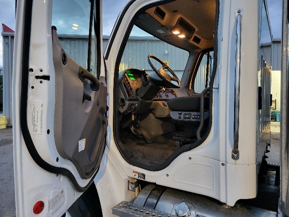 Medium Duty Box Truck-Light and Medium Duty Trucks-Freightliner-2020-M2-Londonderry-NH-110,554\n\t\tmiles-$ 64,500 - Image 16