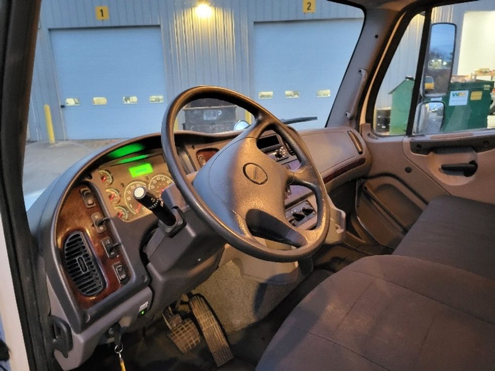 Medium Duty Box Truck-Light and Medium Duty Trucks-Freightliner-2020-M2-Londonderry-NH-110,554\n\t\tmiles-$ 64,500 - Image 17