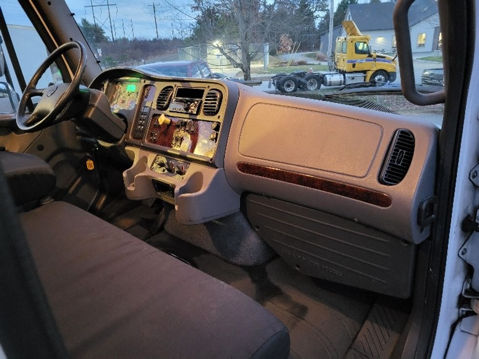 Medium Duty Box Truck-Light and Medium Duty Trucks-Freightliner-2020-M2-Londonderry-NH-110,554\n\t\tmiles-$ 64,500 - Image 21