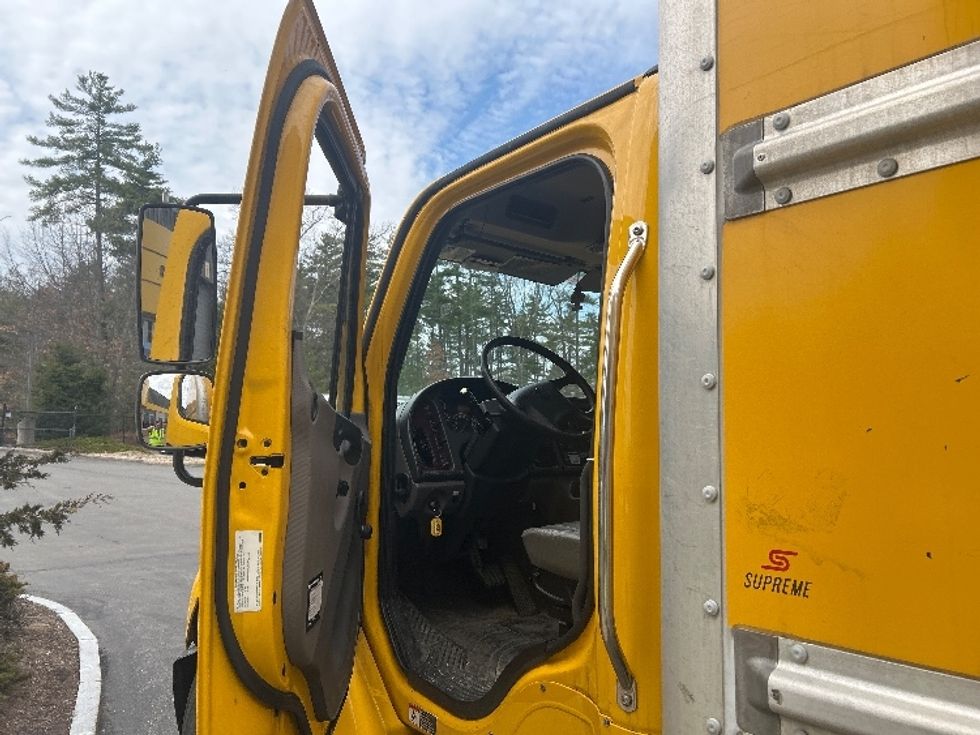 Medium Duty Box Truck-Light and Medium Duty Trucks-Freightliner-2020-M2-Londonderry-NH-117,059\n\t\tmiles-$ 52,750 - Image 16