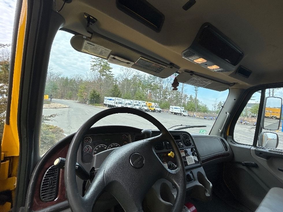 Medium Duty Box Truck-Light and Medium Duty Trucks-Freightliner-2020-M2-Londonderry-NH-117,059\n\t\tmiles-$ 52,750 - Image 18