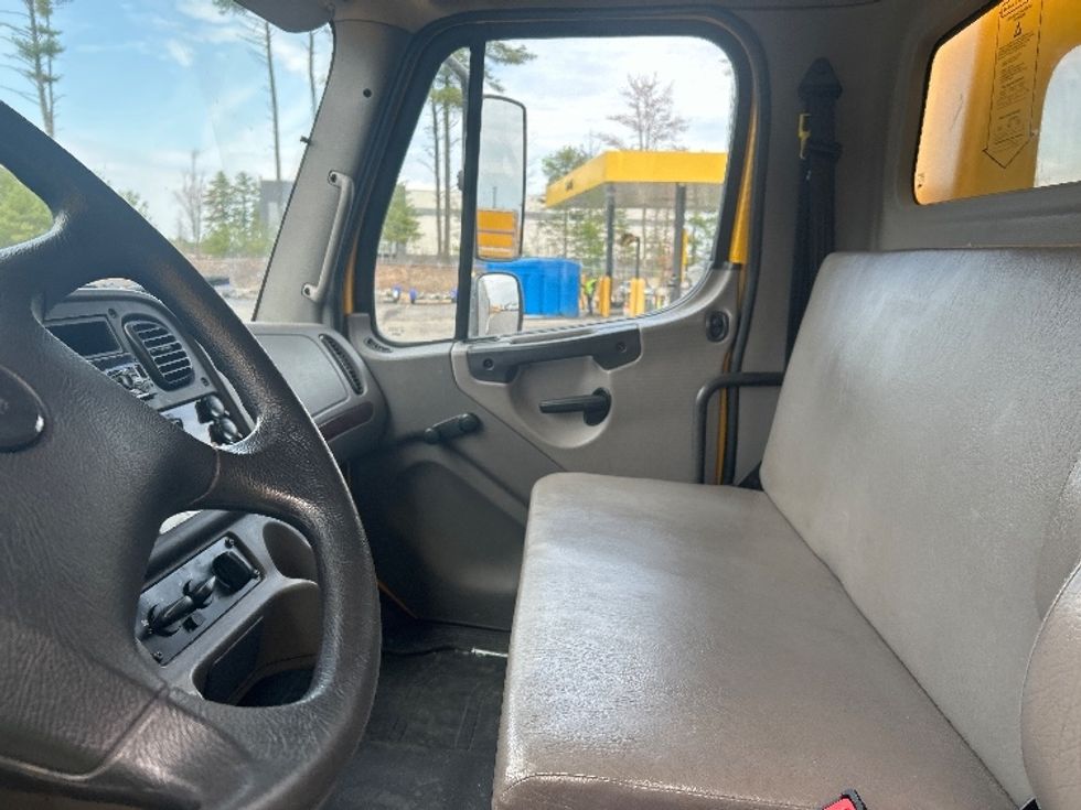 Medium Duty Box Truck-Light and Medium Duty Trucks-Freightliner-2020-M2-Londonderry-NH-117,059\n\t\tmiles-$ 52,750 - Image 19