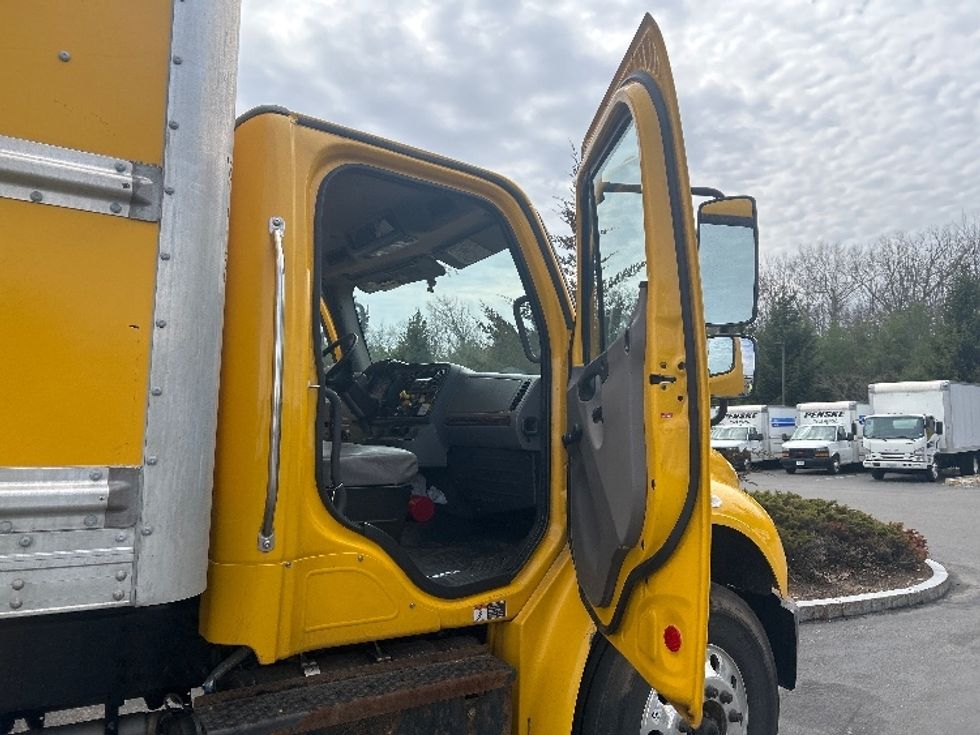 Medium Duty Box Truck-Light and Medium Duty Trucks-Freightliner-2020-M2-Londonderry-NH-117,059\n\t\tmiles-$ 52,750 - Image 20