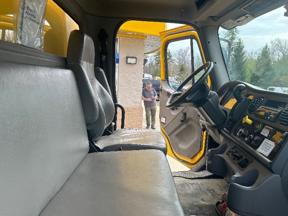 Medium Duty Box Truck-Light and Medium Duty Trucks-Freightliner-2020-M2-Londonderry-NH-117,059\n\t\tmiles-$ 52,750 - Image 22