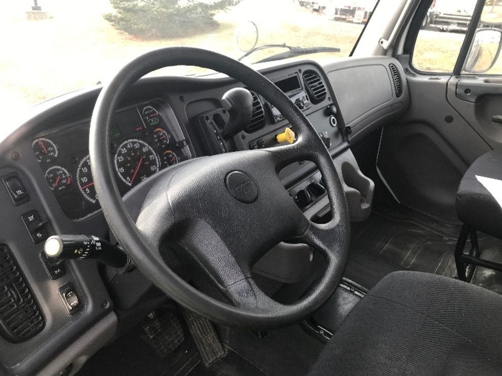 Medium Duty Box Truck-Light and Medium Duty Trucks-Freightliner-2020-M2-Londonderry-NH-133,962\n\t\tmiles-$ 50,750 - Image 17