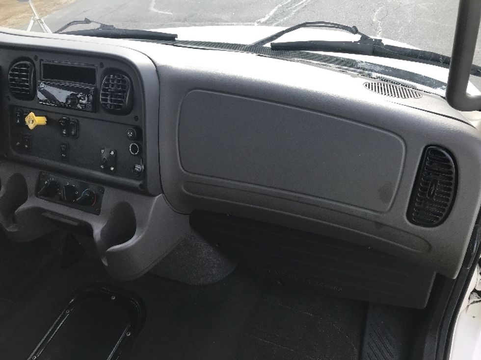 Medium Duty Box Truck-Light and Medium Duty Trucks-Freightliner-2020-M2-Londonderry-NH-133,962\n\t\tmiles-$ 50,750 - Image 21