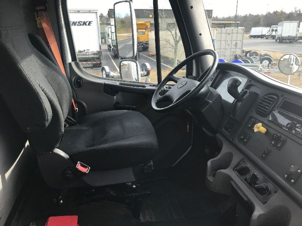 Medium Duty Box Truck-Light and Medium Duty Trucks-Freightliner-2020-M2-Londonderry-NH-133,962\n\t\tmiles-$ 50,750 - Image 22