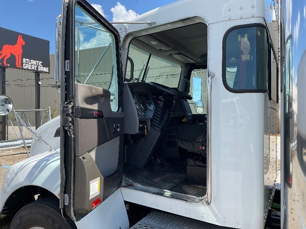 Medium Duty Box Truck-Light and Medium Duty Trucks-Freightliner-2020-M2-Londonderry-NH-13,417\n\t\tmiles-$ 80,250 - Image 16