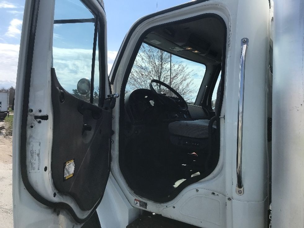 Medium Duty Box Truck-Light and Medium Duty Trucks-Freightliner-2020-M2-Londonderry-NH-270,495\n\t\tmiles-$ 34,000 - Image 16