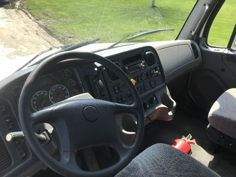 Medium Duty Box Truck-Light and Medium Duty Trucks-Freightliner-2020-M2-Londonderry-NH-270,495\n\t\tmiles-$ 34,000 - Image 17