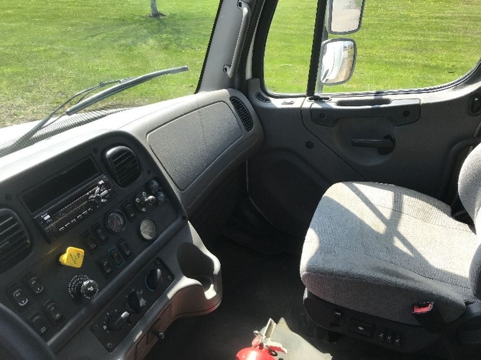 Medium Duty Box Truck-Light and Medium Duty Trucks-Freightliner-2020-M2-Londonderry-NH-270,495\n\t\tmiles-$ 34,000 - Image 19