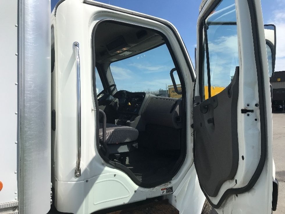 Medium Duty Box Truck-Light and Medium Duty Trucks-Freightliner-2020-M2-Londonderry-NH-270,495\n\t\tmiles-$ 34,000 - Image 20