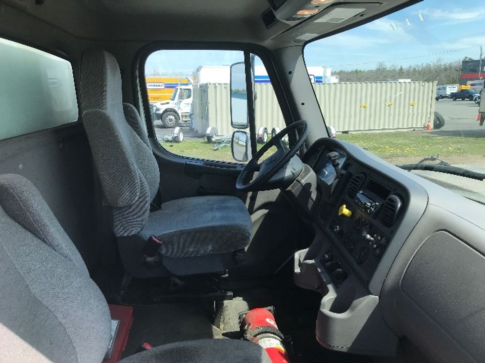 Medium Duty Box Truck-Light and Medium Duty Trucks-Freightliner-2020-M2-Londonderry-NH-270,495\n\t\tmiles-$ 34,000 - Image 22
