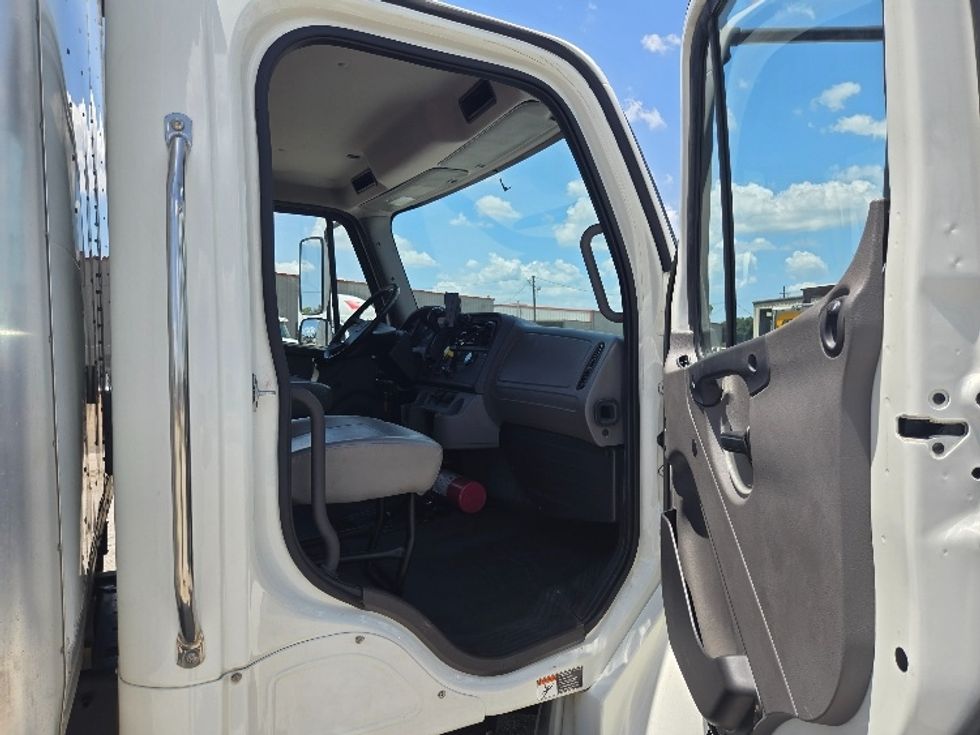 Medium Duty Box Truck-Light and Medium Duty Trucks-Freightliner-2020-M2-Longview-TX-134,487\n\t\tmiles-$ 59,750 - Image 20