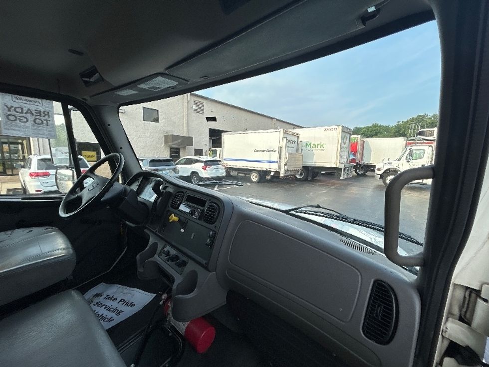 Medium Duty Box Truck-Light and Medium Duty Trucks-Freightliner-2020-M2-Louisville-KY-131,773\n\t\tmiles-$ 52,250 - Image 21