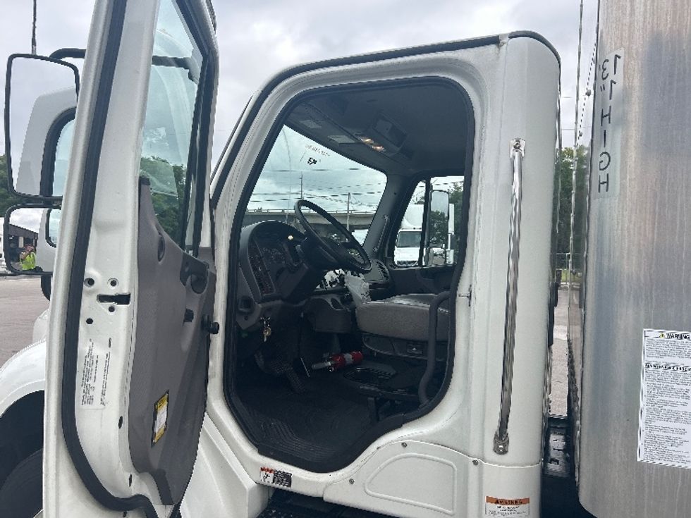 Medium Duty Box Truck-Light and Medium Duty Trucks-Freightliner-2020-M2-Louisville-KY-140,926\n\t\tmiles-$ 61,500 - Image 16