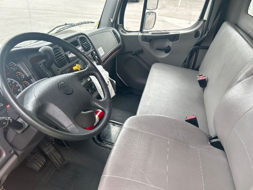 Medium Duty Box Truck-Light and Medium Duty Trucks-Freightliner-2020-M2-Louisville-KY-140,926\n\t\tmiles-$ 61,500 - Image 19