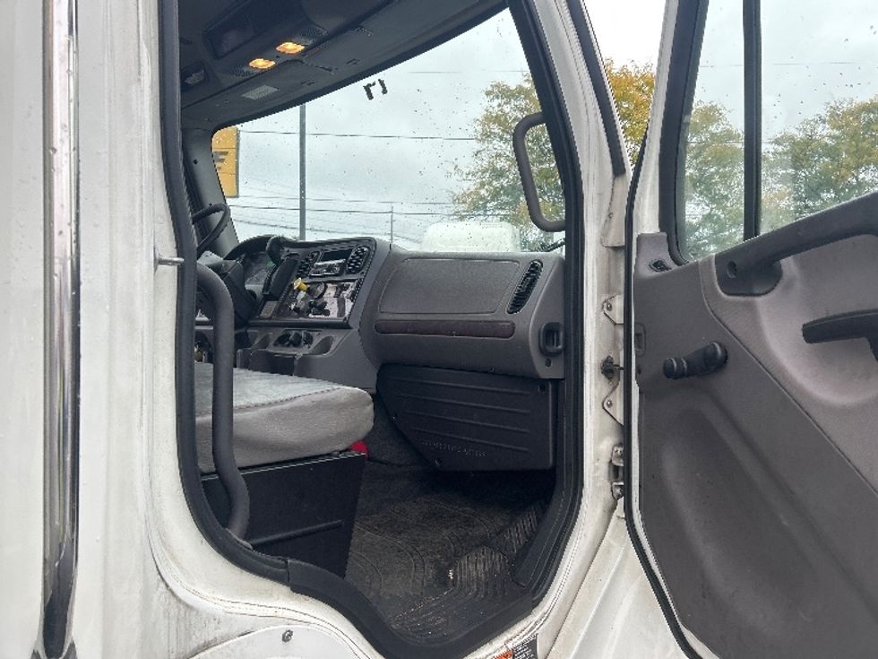 Medium Duty Box Truck-Light and Medium Duty Trucks-Freightliner-2020-M2-Louisville-KY-156,394\n\t\tmiles-$ 59,000 - Image 20