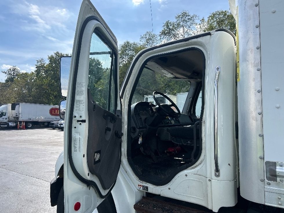 Medium Duty Box Truck-Light and Medium Duty Trucks-Freightliner-2020-M2-Louisville-KY-211,318\n\t\tmiles-$ 48,500 - Image 16
