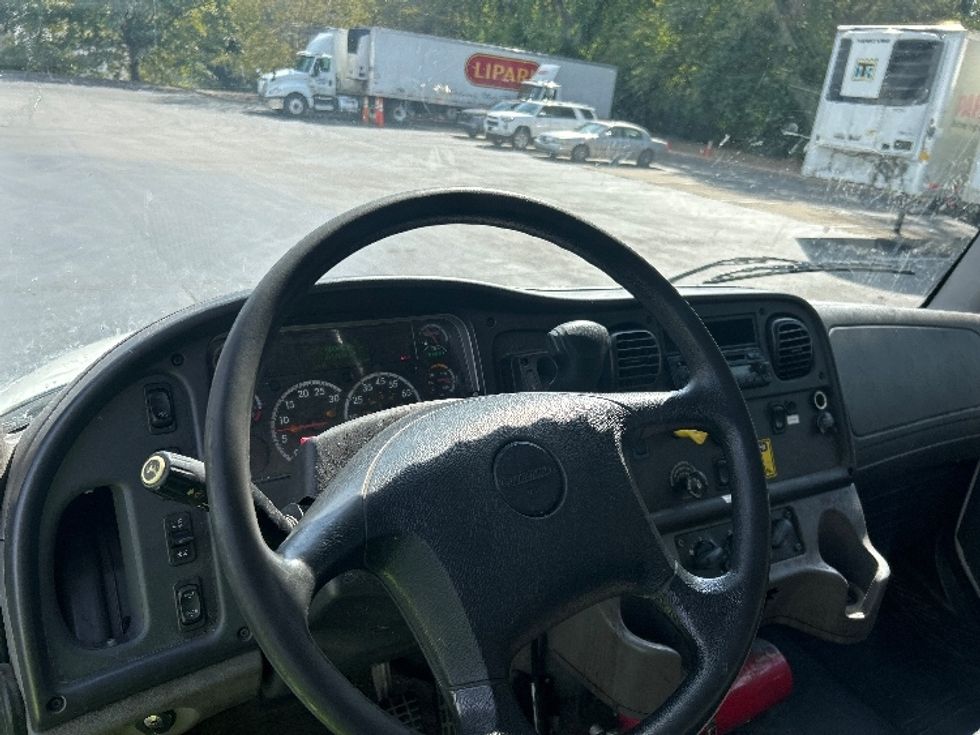 Medium Duty Box Truck-Light and Medium Duty Trucks-Freightliner-2020-M2-Louisville-KY-211,318\n\t\tmiles-$ 48,500 - Image 17