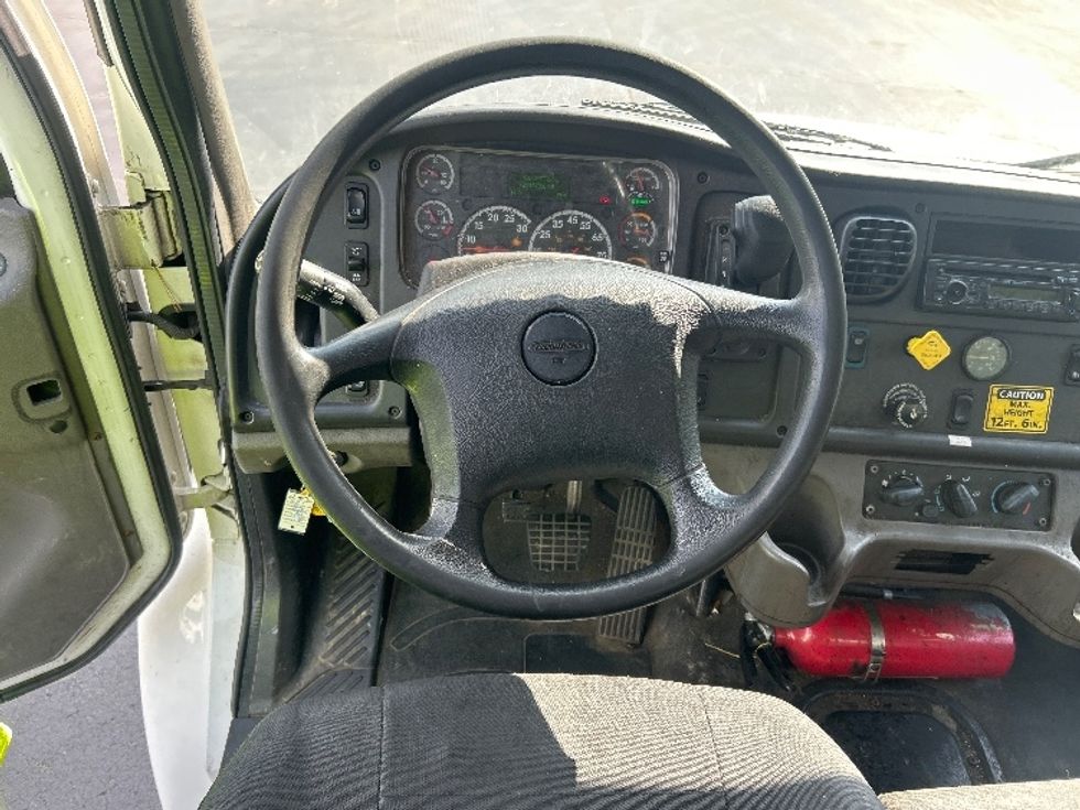 Medium Duty Box Truck-Light and Medium Duty Trucks-Freightliner-2020-M2-Louisville-KY-211,318\n\t\tmiles-$ 48,500 - Image 18