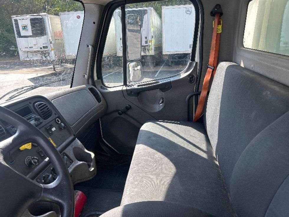 Medium Duty Box Truck-Light and Medium Duty Trucks-Freightliner-2020-M2-Louisville-KY-211,318\n\t\tmiles-$ 48,500 - Image 19