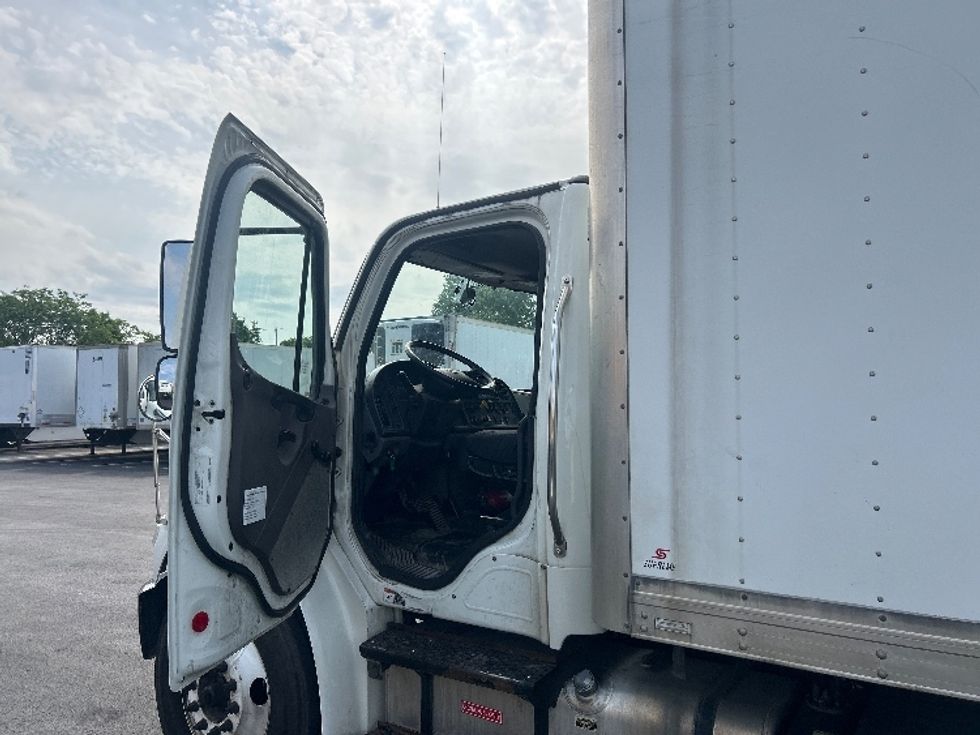 Medium Duty Box Truck-Light and Medium Duty Trucks-Freightliner-2020-M2-Louisville-KY-212,039\n\t\tmiles-$ 47,250 - Image 16