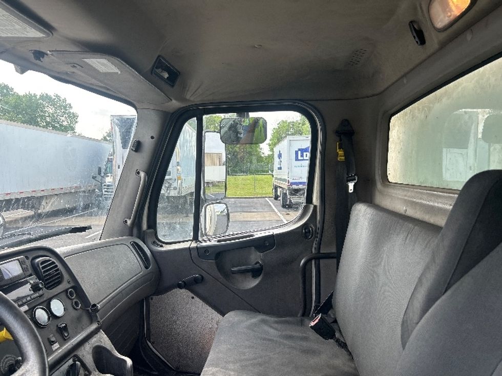 Medium Duty Box Truck-Light and Medium Duty Trucks-Freightliner-2020-M2-Louisville-KY-212,039\n\t\tmiles-$ 47,250 - Image 19