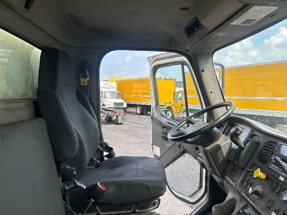 Medium Duty Box Truck-Light and Medium Duty Trucks-Freightliner-2020-M2-Louisville-KY-212,039\n\t\tmiles-$ 47,250 - Image 22