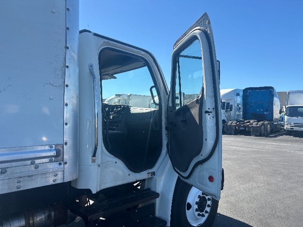 Medium Duty Box Truck-Light and Medium Duty Trucks-Freightliner-2020-M2-Louisville-KY-225,955\n\t\tmiles-$ 46,250 - Image 20
