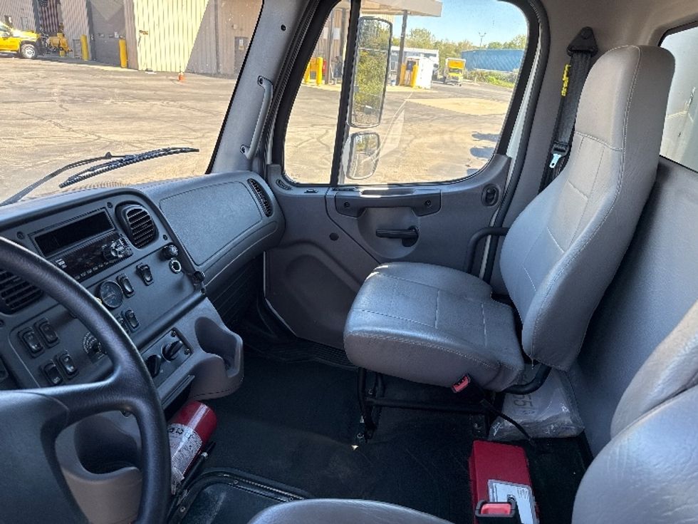 Medium Duty Box Truck-Light and Medium Duty Trucks-Freightliner-2020-M2-Mansfield-OH-169,741\n\t\tmiles-$ 50,500 - Image 19