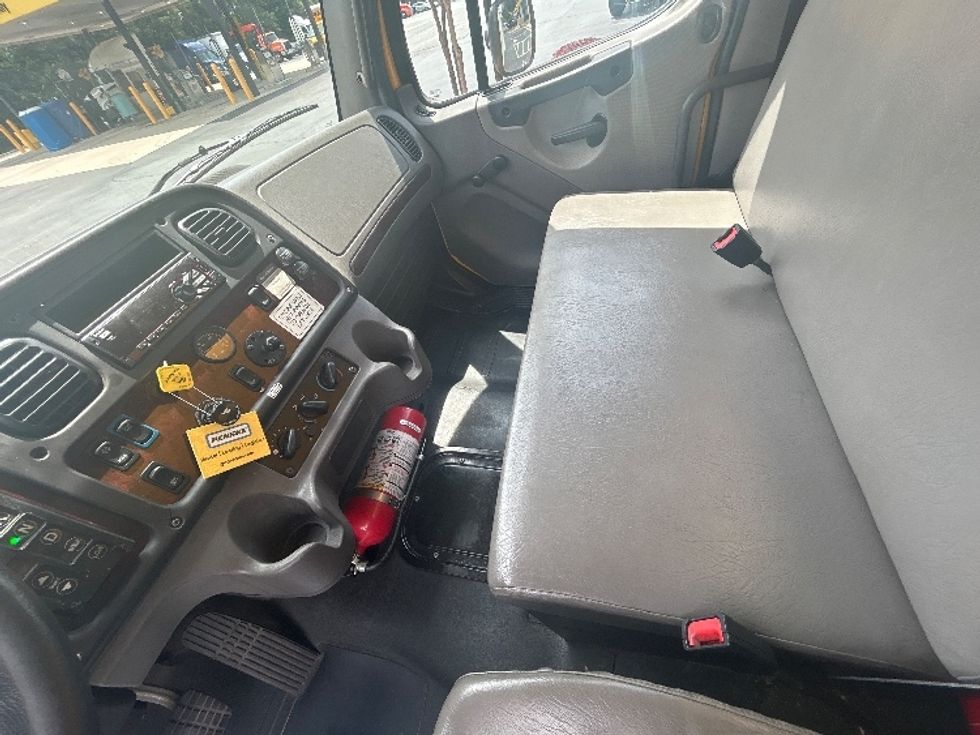 Medium Duty Box Truck-Light and Medium Duty Trucks-Freightliner-2020-M2-Martinsville-VA-174,563\n\t\tmiles-$ 47,250 - Image 15