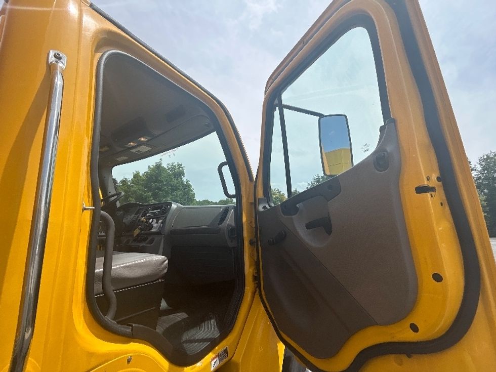 Medium Duty Box Truck-Light and Medium Duty Trucks-Freightliner-2020-M2-Martinsville-VA-174,563\n\t\tmiles-$ 47,250 - Image 16