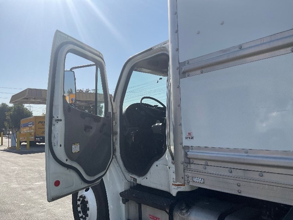 Medium Duty Box Truck-Light and Medium Duty Trucks-Freightliner-2020-M2-Mcdonough-GA-186,532\n\t\tmiles-$ 49,000 - Image 16