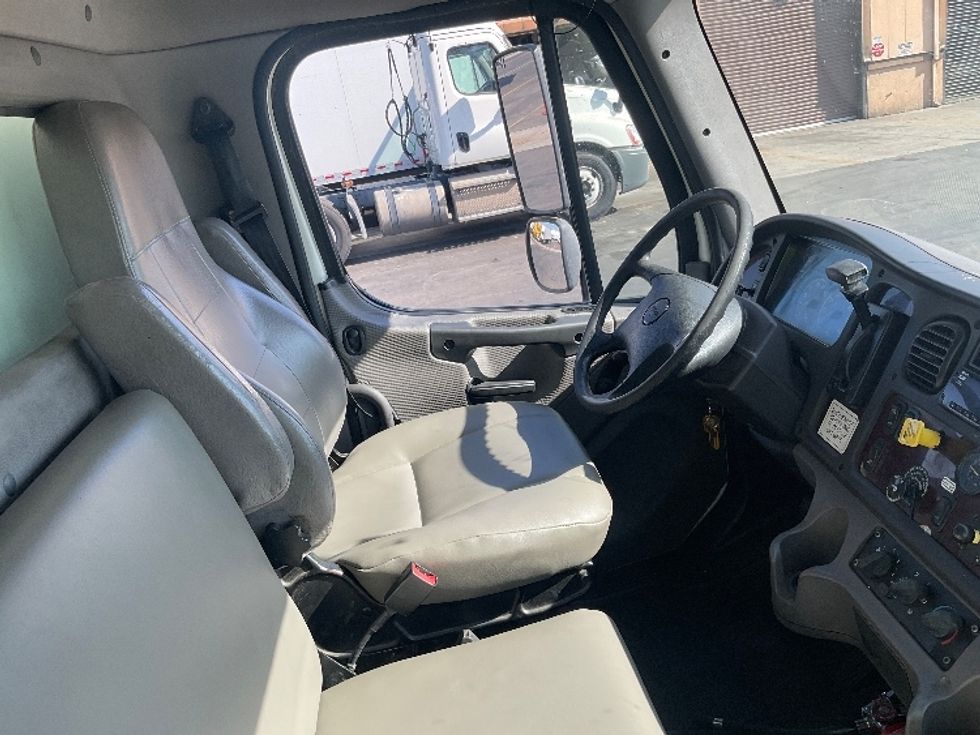 Medium Duty Box Truck-Light and Medium Duty Trucks-Freightliner-2020-M2-Mcdonough-GA-186,532\n\t\tmiles-$ 49,000 - Image 22