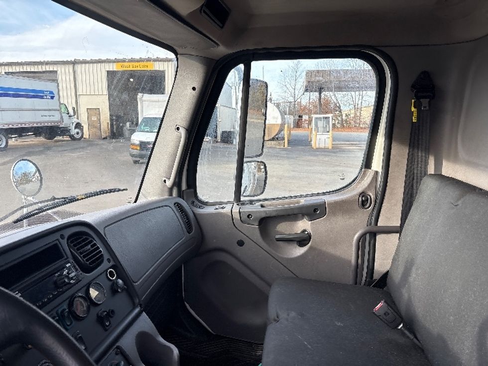 Medium Duty Box Truck-Light and Medium Duty Trucks-Freightliner-2020-M2-Mebane-NC-147,643\n\t\tmiles-$ 70,500 - Image 19