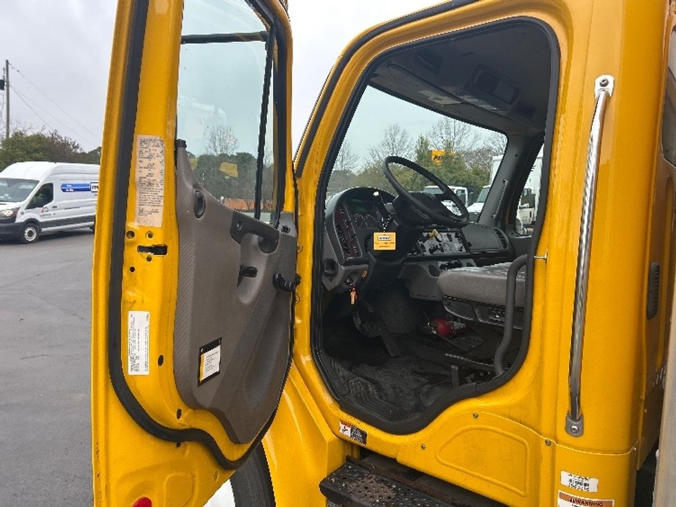 Medium Duty Box Truck-Light and Medium Duty Trucks-Freightliner-2020-M2-Mebane-NC-175,301\n\t\tmiles-$ 38,250 - Image 16