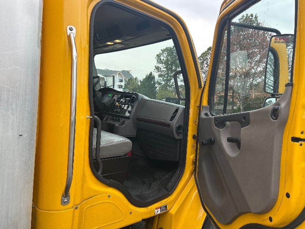 Medium Duty Box Truck-Light and Medium Duty Trucks-Freightliner-2020-M2-Mebane-NC-175,301\n\t\tmiles-$ 38,250 - Image 20